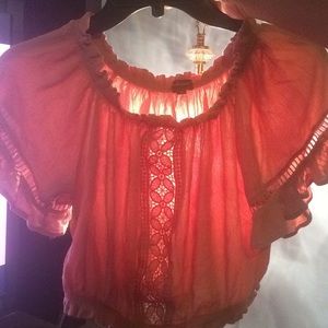 Cute cute cute off the shoulder fluttery top